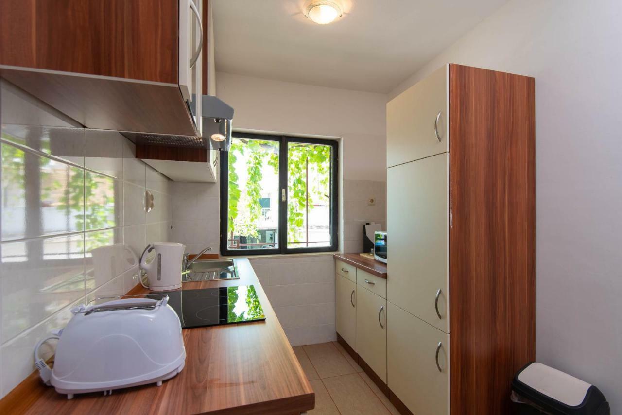 Apartments Ljiljana Оребич Екстер'єр фото